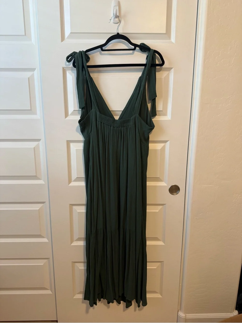 Abercrombie Tie-Shoulder Deep V Maxi Dress in Forest Green